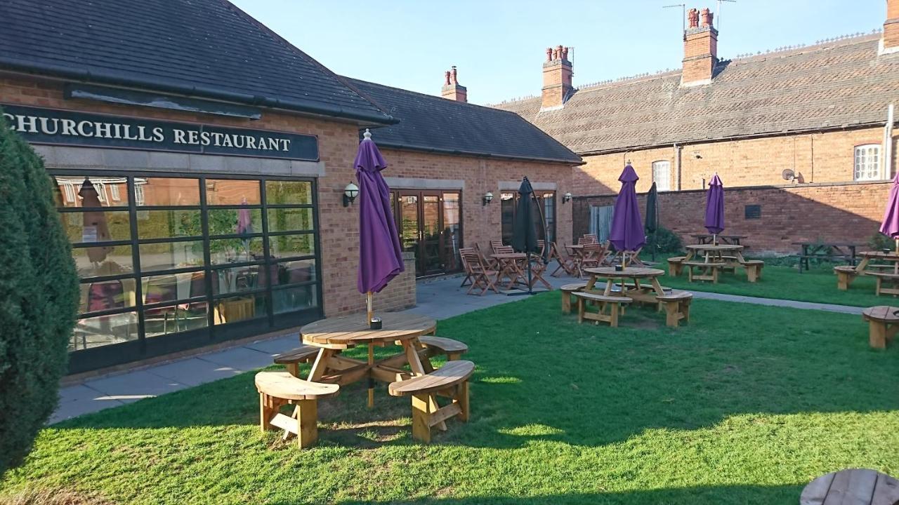 Blue Boar Inn Атърстоун Екстериор снимка